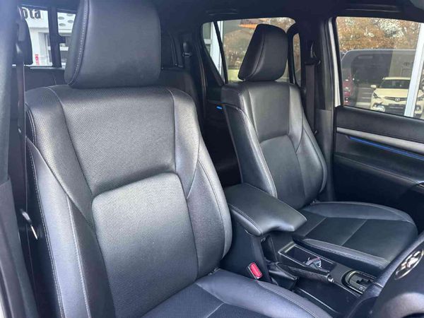 2025-Toyota-Hilux-28-GD-6-Raised-Body-Legend-4x4-Auto-Double-Cab image:8