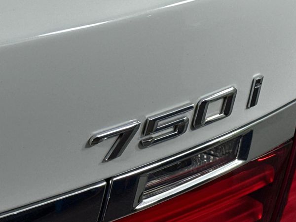 2013-BMW-7-Series-750i-M-Sport image:9