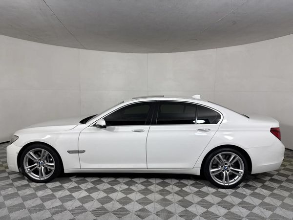 2013-BMW-7-Series-750i-M-Sport image:15