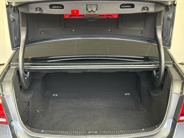 2015-Mercedes-Benz-E-Class-E-300-Bluetec-Hybrid image:12