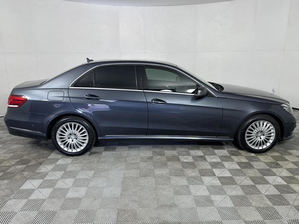 2015-Mercedes-Benz-E-Class-E-300-Bluetec-Hybrid image:15