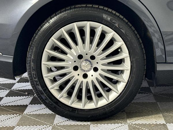 2015-Mercedes-Benz-E-Class-E-300-Bluetec-Hybrid image:7