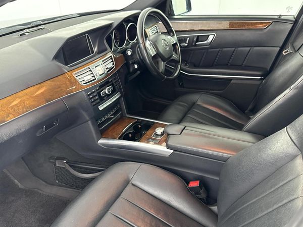 2015-Mercedes-Benz-E-Class-E-300-Bluetec-Hybrid image:8