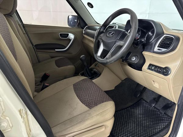 2018-Mahindra-TUV-300-15-TD-7-seat image:9
