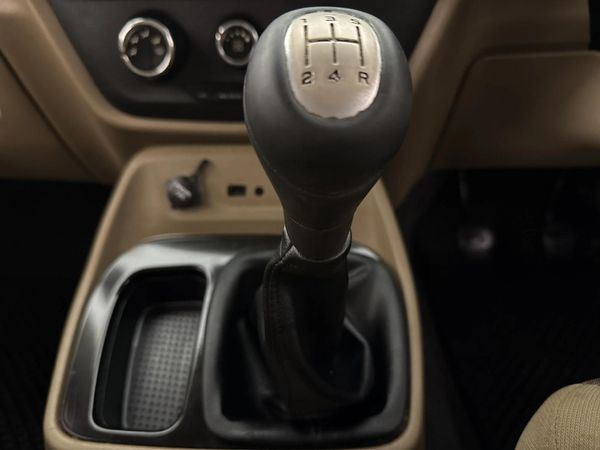 2018-Mahindra-TUV-300-15-TD-7-seat image:10