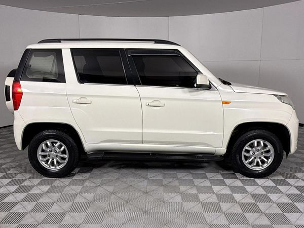 2018-Mahindra-TUV-300-15-TD-7-seat image:15