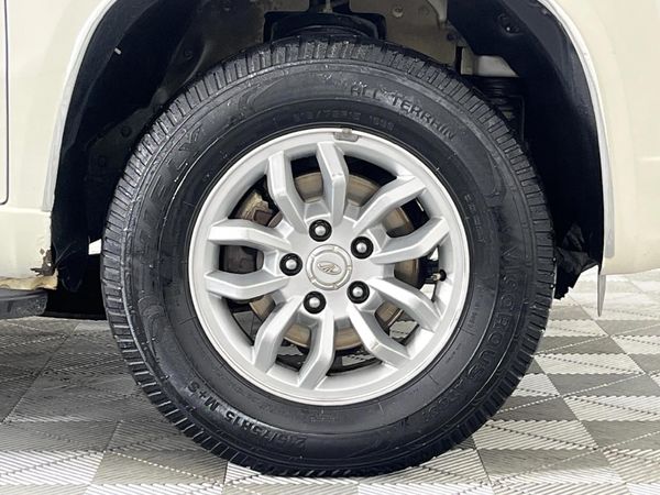 2018-Mahindra-TUV-300-15-TD-7-seat image:5