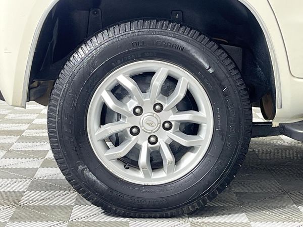 2018-Mahindra-TUV-300-15-TD-7-seat image:7