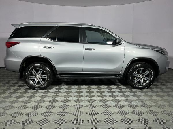 2022-Toyota-Fortuner-28-GD-6-Raised-Body-Auto image:16