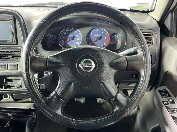 2005-Nissan-Hardbody-3000TD-SEL-4x4-Double-Cab image:11