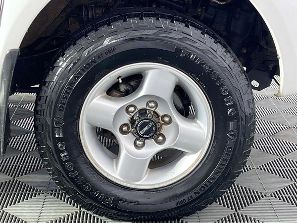 2005-Nissan-Hardbody-3000TD-SEL-4x4-Double-Cab image:5