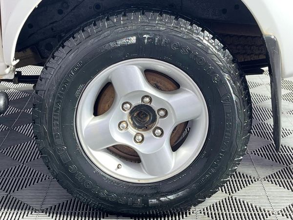 2005-Nissan-Hardbody-3000TD-SEL-4x4-Double-Cab image:6