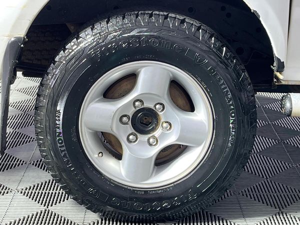 2005-Nissan-Hardbody-3000TD-SEL-4x4-Double-Cab image:7