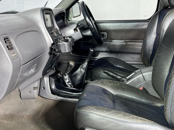2005-Nissan-Hardbody-3000TD-SEL-4x4-Double-Cab image:8
