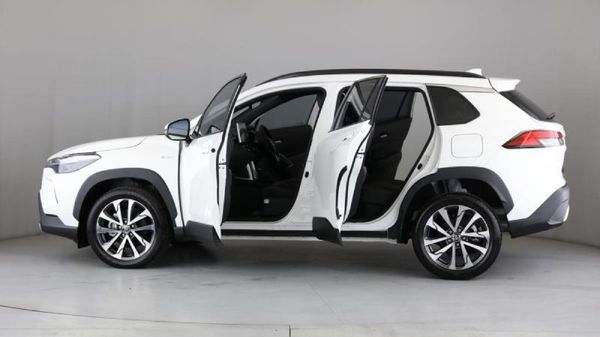 2025-Toyota-Corolla-Cross-18-XR-Hybrid image:8