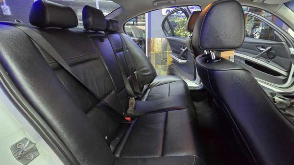 2011-BMW-3-Series-320i-Auto image:10