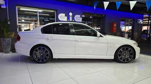 2011-BMW-3-Series-320i-Auto image:13