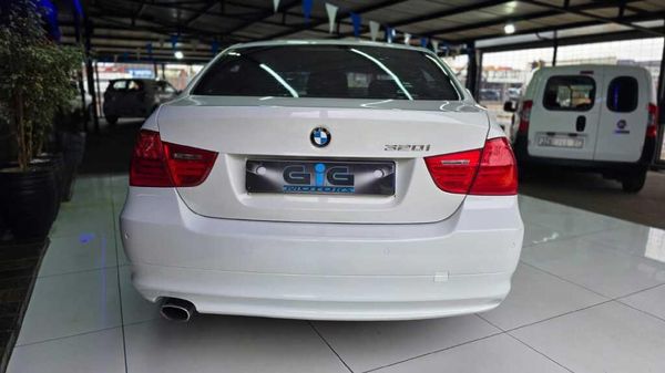 2011-BMW-3-Series-320i-Auto image:4