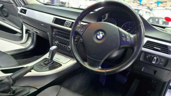 2011-BMW-3-Series-320i-Auto image:6