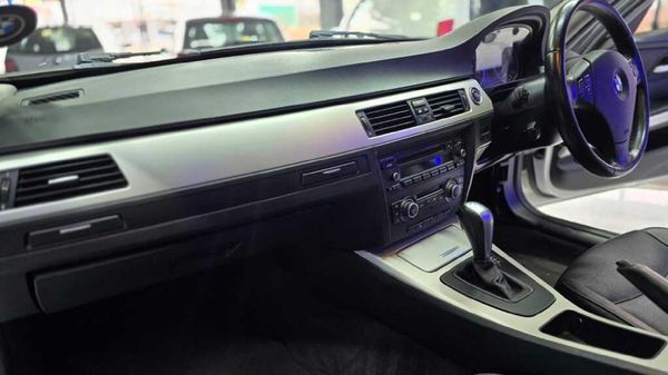2011-BMW-3-Series-320i-Auto image:7
