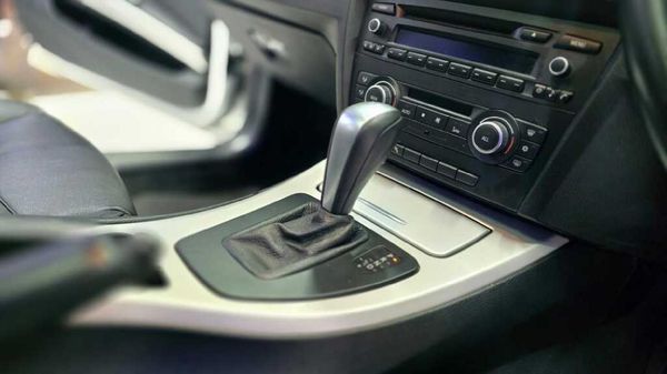 2011-BMW-3-Series-320i-Auto image:8