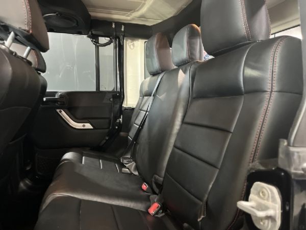 2012-Jeep-Wrangler-Unlimited-Sahara-36-V6-Auto image:9