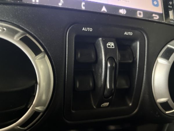 2012-Jeep-Wrangler-Unlimited-Sahara-36-V6-Auto image:13
