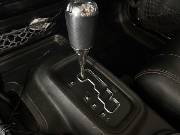 2012-Jeep-Wrangler-Unlimited-Sahara-36-V6-Auto image:15