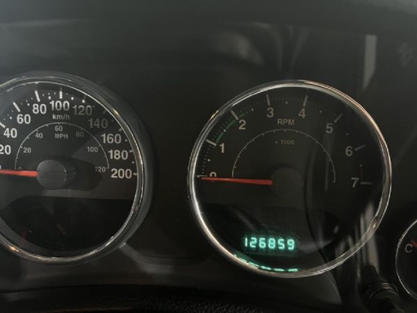 2012-Jeep-Wrangler-Unlimited-Sahara-36-V6-Auto image:19