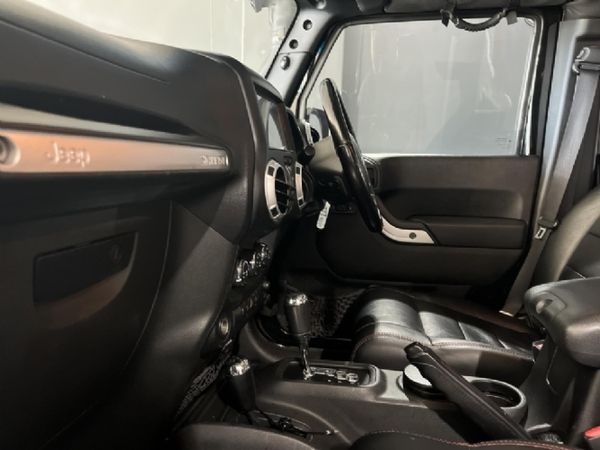 2012-Jeep-Wrangler-Unlimited-Sahara-36-V6-Auto image:6