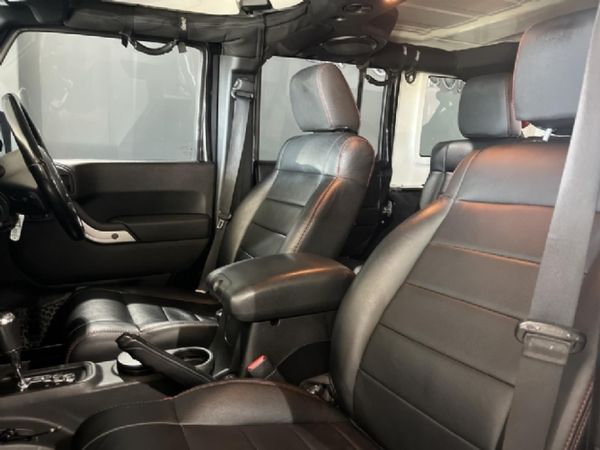 2012-Jeep-Wrangler-Unlimited-Sahara-36-V6-Auto image:7
