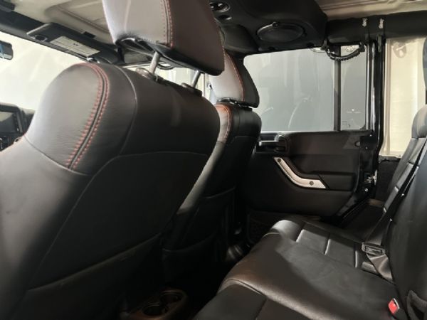 2012-Jeep-Wrangler-Unlimited-Sahara-36-V6-Auto image:8
