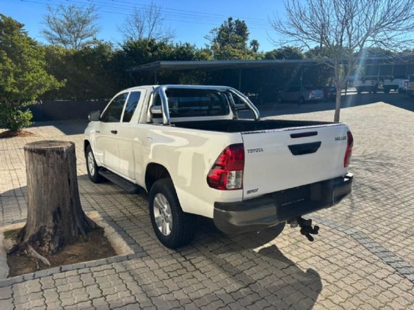 2017-Toyota-Hilux-24-GD-6-Raised-Body-SRX-Extended-Cab image:3