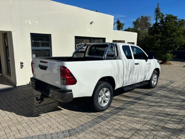 2017-Toyota-Hilux-24-GD-6-Raised-Body-SRX-Extended-Cab image:4
