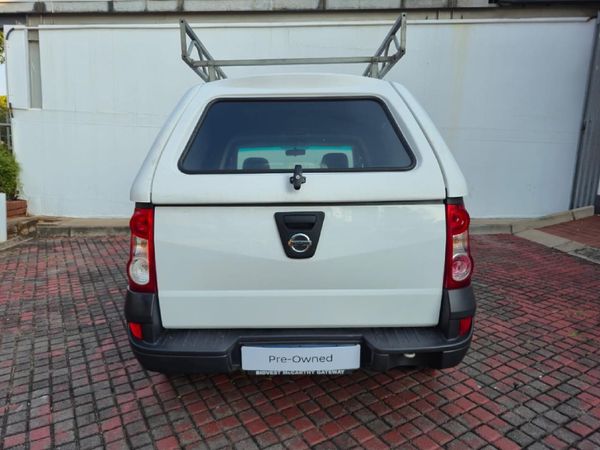 2022-Nissan-NP200-16 image:6