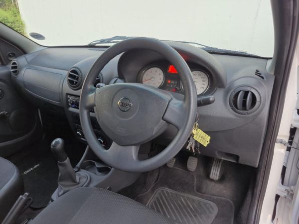 2022-Nissan-NP200-16 image:8