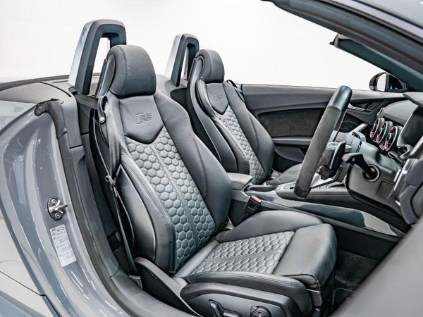 2022-Audi-TT-RS-Roadster-quattro-Auto-294kW image:12