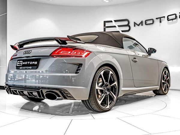 2022-Audi-TT-RS-Roadster-quattro-Auto-294kW image:16