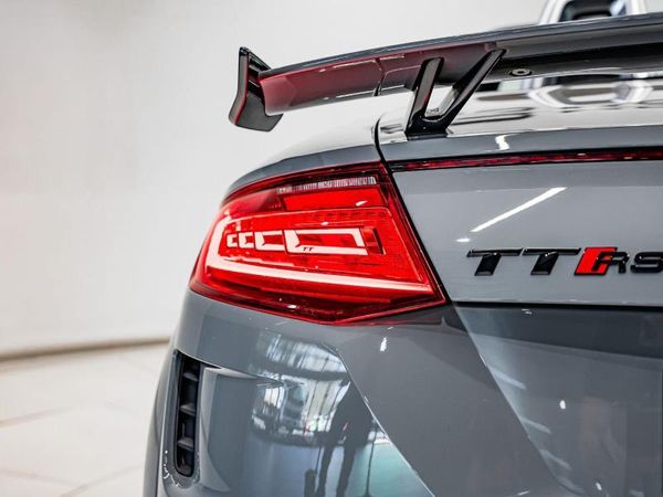 2022-Audi-TT-RS-Roadster-quattro-Auto-294kW image:23