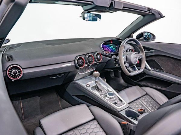 2022-Audi-TT-RS-Roadster-quattro-Auto-294kW image:6