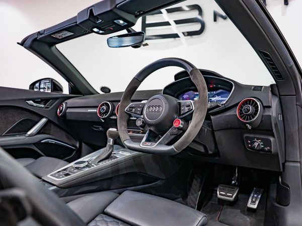 2022-Audi-TT-RS-Roadster-quattro-Auto-294kW image:8
