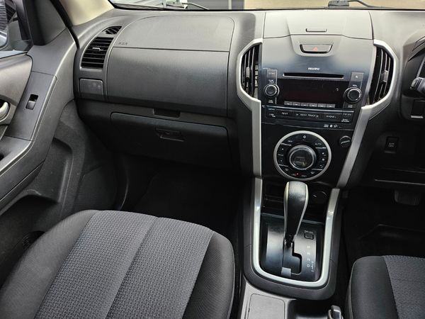 2015-Isuzu-KB-300-D-Teq-LX-Auto-Double-Cab image:10