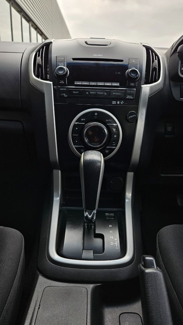 2015-Isuzu-KB-300-D-Teq-LX-Auto-Double-Cab image:15
