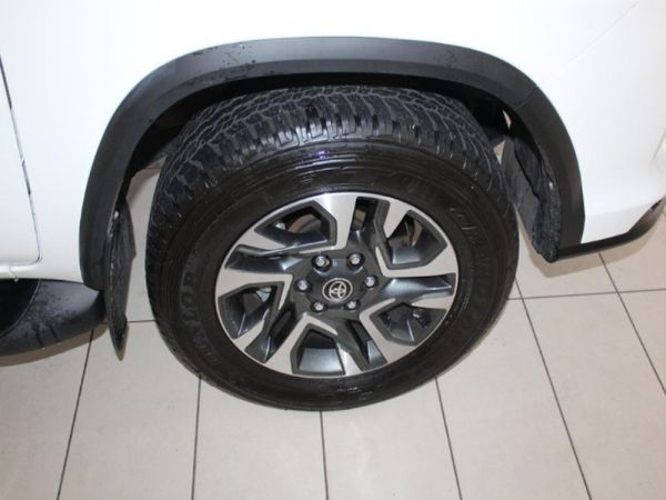 2025-Toyota-Fortuner-28-GD-6-RB-Auto image:9