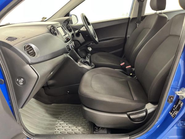 2020-Hyundai-Grand-i10-10-Fluid image:8