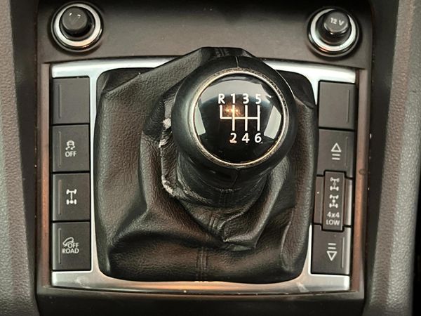 2012-Volkswagen-Amarok-20-BiTDI-Highline-132kW-4Motion-Double-Cab image:9