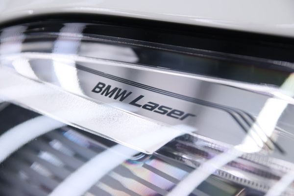 2022-BMW-X5-M50i image:9