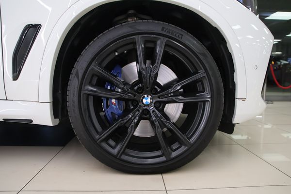2022-BMW-X5-M50i image:10