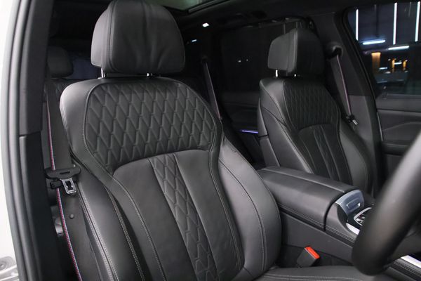 2022-BMW-X5-M50i image:3