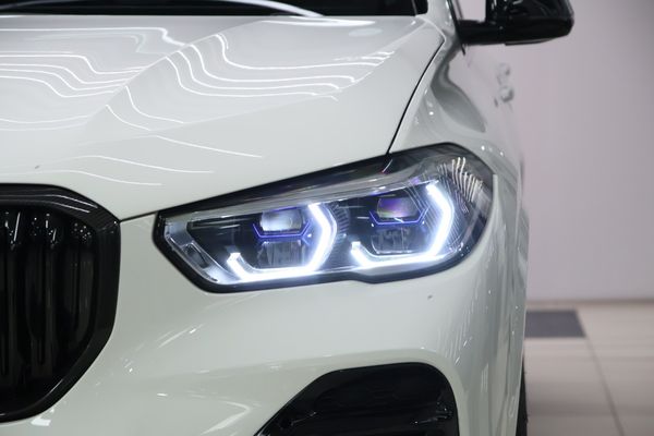 2022-BMW-X5-M50i image:7
